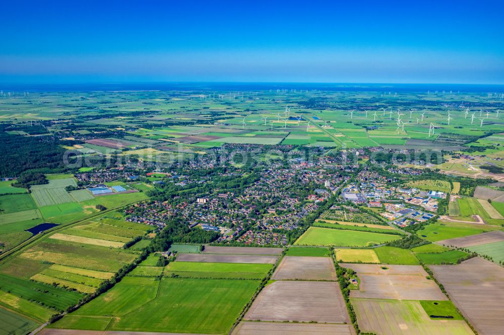 Aerial photograph Leck - Town View of the streets and houses of the residential areas in Leck in the state Schleswig-Holstein, Germany