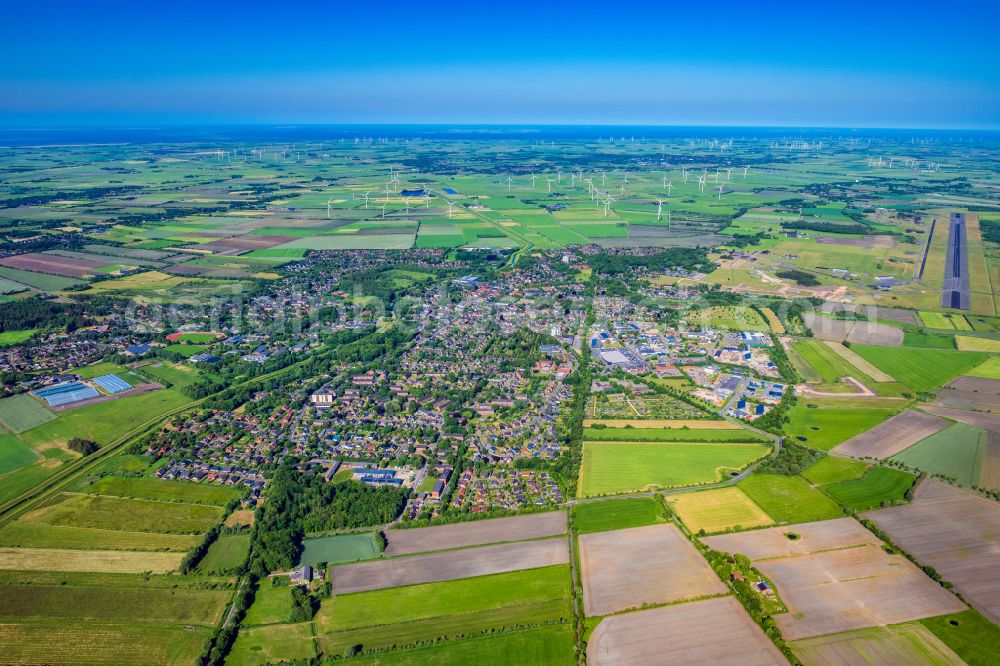 Leck from above - Town View of the streets and houses of the residential areas in Leck in the state Schleswig-Holstein, Germany