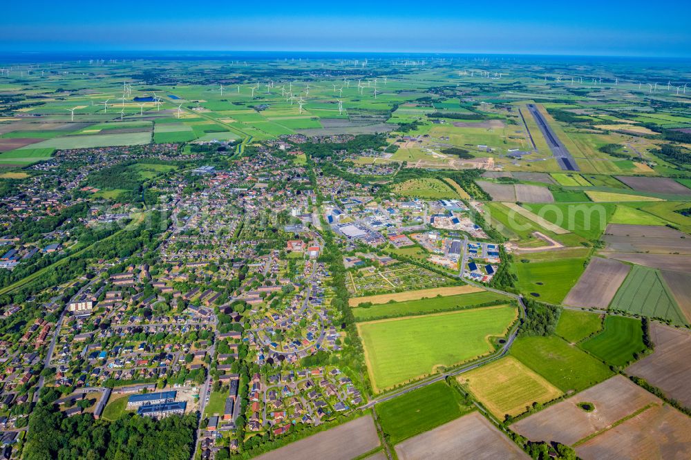 Aerial photograph Leck - Town View of the streets and houses of the residential areas in Leck in the state Schleswig-Holstein, Germany