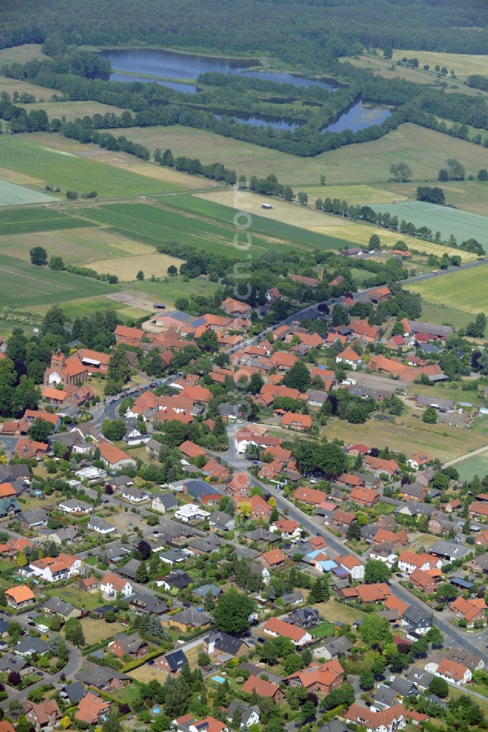 Leiferde from the bird's eye view: Town View of the streets and houses of the residential areas in Leiferde in the state Lower Saxony