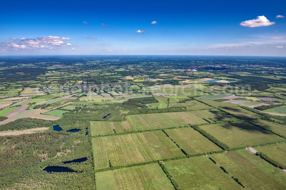 Aerial photograph Lentföhrden - Town View of the streets and houses of the residential areas in Lentfoehrden in the state Schleswig-Holstein, Germany