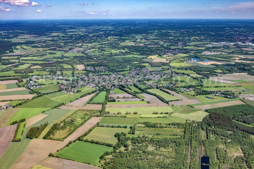 Lentföhrden from the bird's eye view: Town View of the streets and houses of the residential areas in Lentfoehrden in the state Schleswig-Holstein, Germany