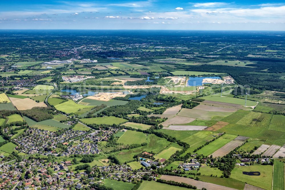 Lentföhrden from the bird's eye view: Town View of the streets and houses of the residential areas in Lentfoehrden in the state Schleswig-Holstein, Germany