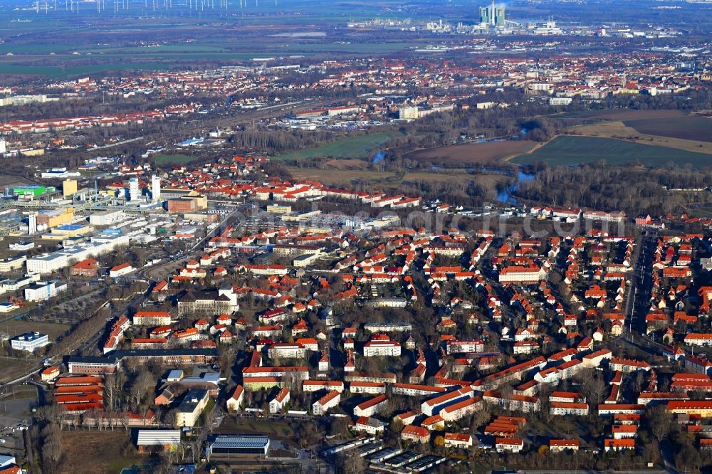 Aerial photograph Leuna - Town View of the streets and houses of the residential areas in Leuna in the state Saxony-Anhalt, Germany