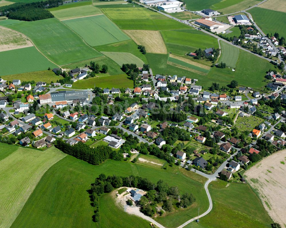 Aerial image Leupoldsgrün - Town View of the streets and houses in Leupoldsgruen in the state Bavaria, Germany