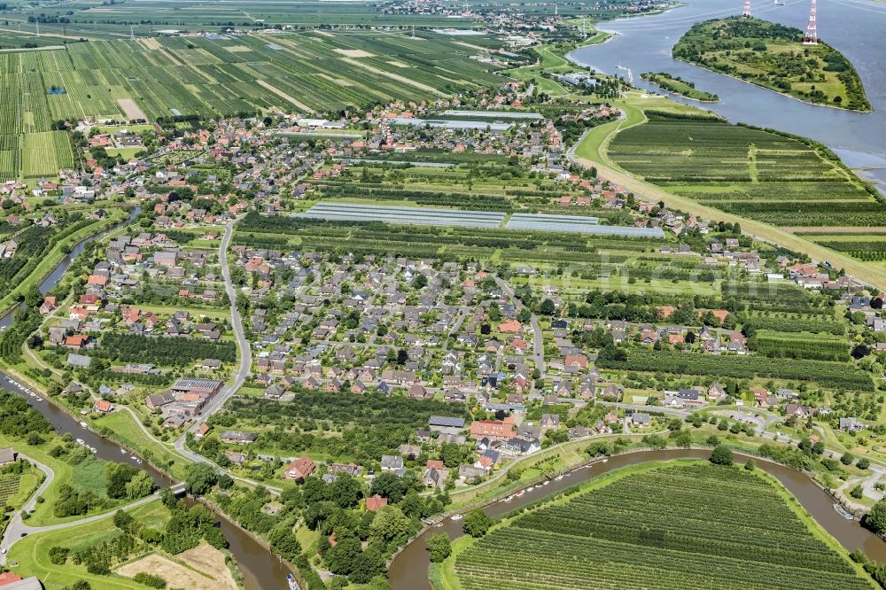 Lühe from above - Town view of the streets and houses of the residential areas in Luehe im Alten Land in the state Lower Saxony, Germany