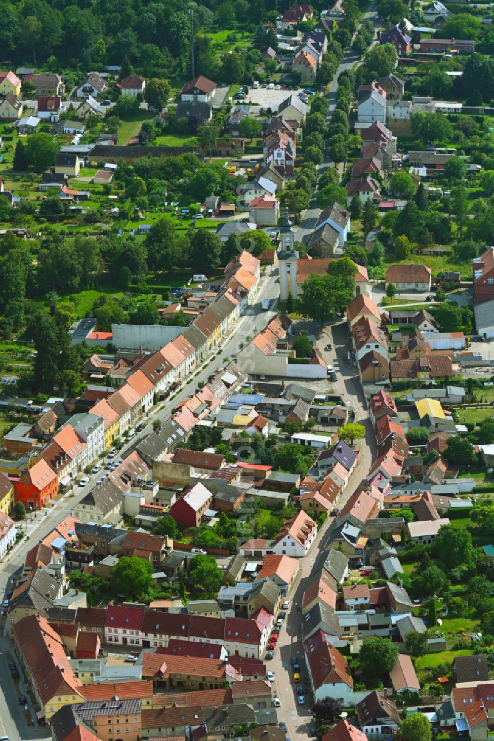 Lindow (Mark) from the bird's eye view: City view of the streets and houses of the residential areas at Gudelacksee in Lindow (Mark) in the state Brandenburg, Germany