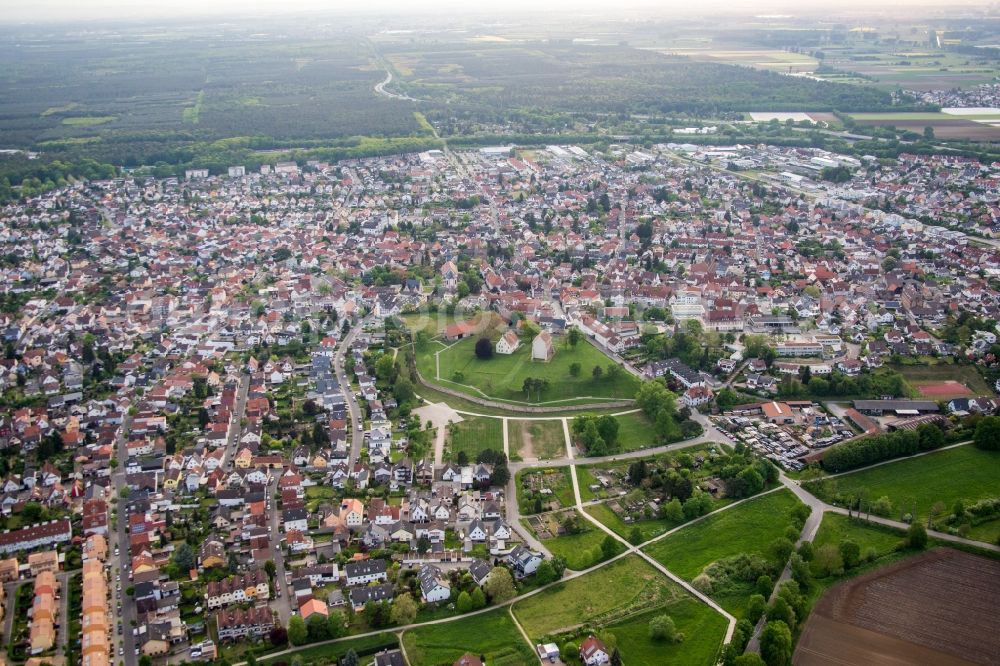 Lorsch from the bird's eye view: Town View of the streets and houses of the residential areas in Lorsch in the state Hesse, Germany