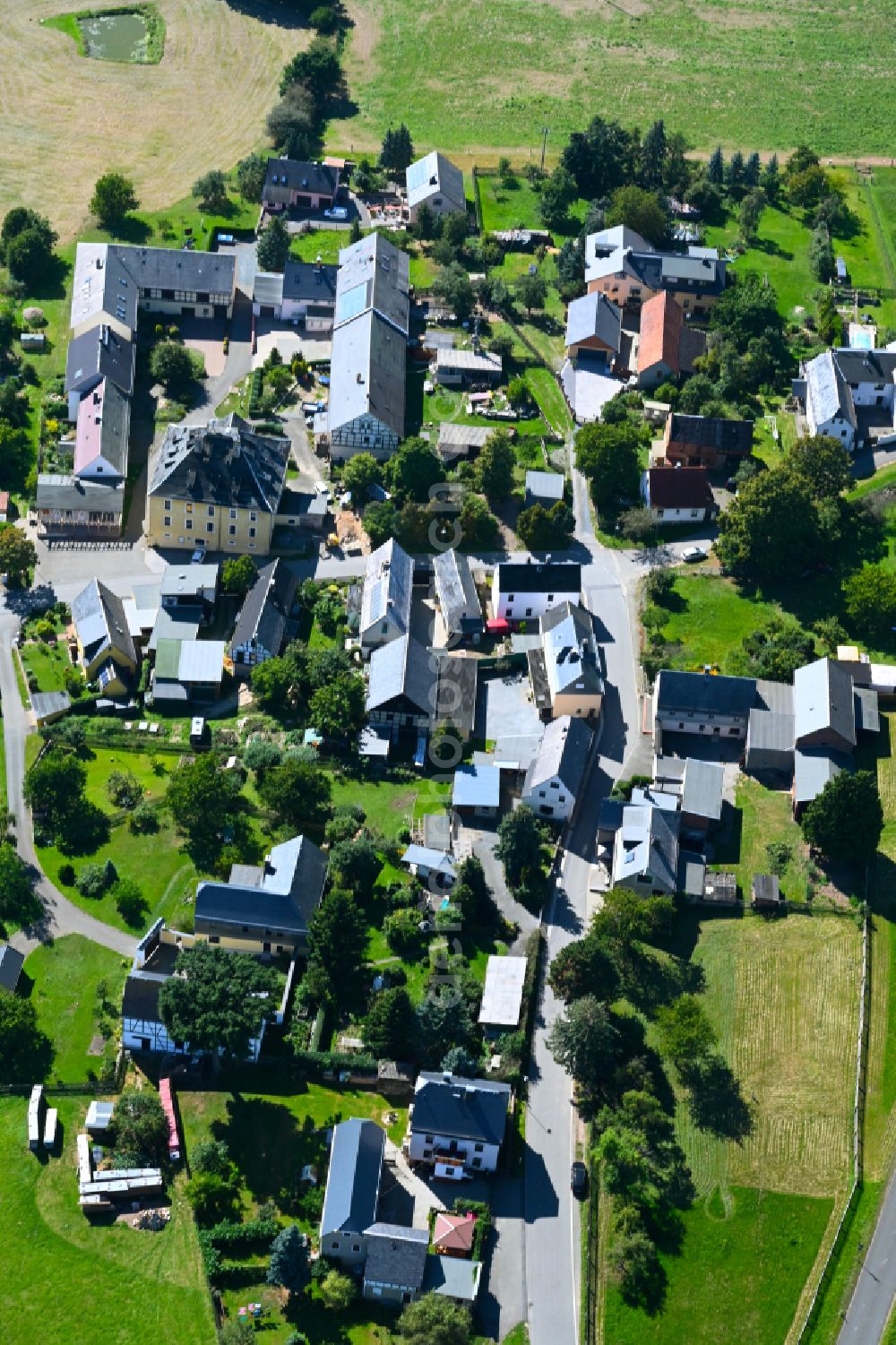 Lunzig from the bird's eye view: Town View of the streets and houses of the residential areas in Lunzig in the state Thuringia, Germany