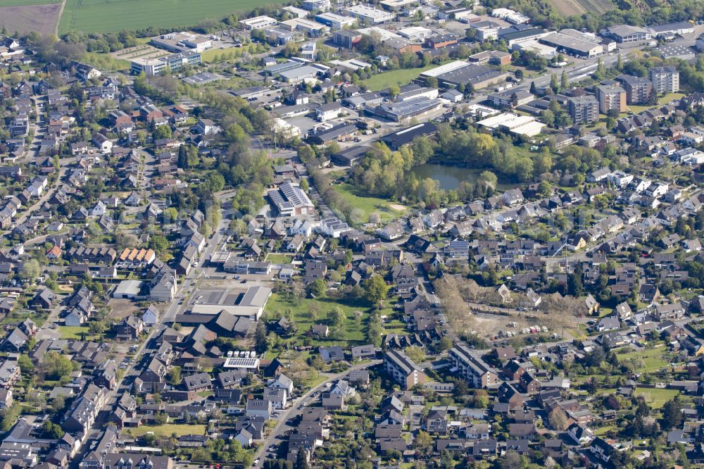 Lank-Latum from the bird's eye view: View of the streets and houses in Meerbusch district Lank-Latum in the federal state of North Rhine-Westphalia, Germany