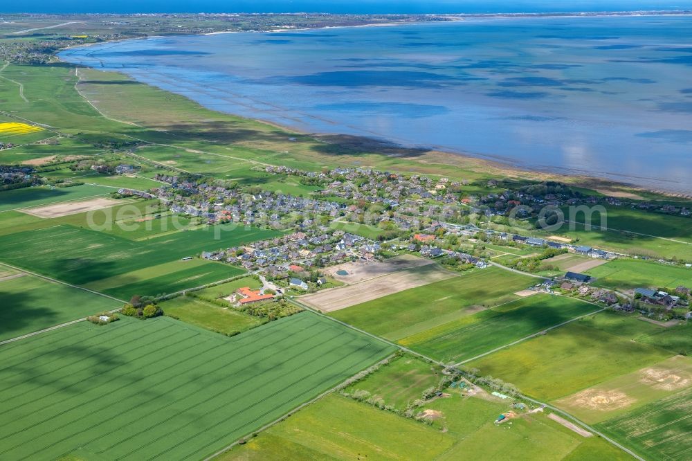 Großmorsum from the bird's eye view: Townscape on the seacoast in Grossmorsum at the Island Sylt in the state Schleswig-Holstein, Germany