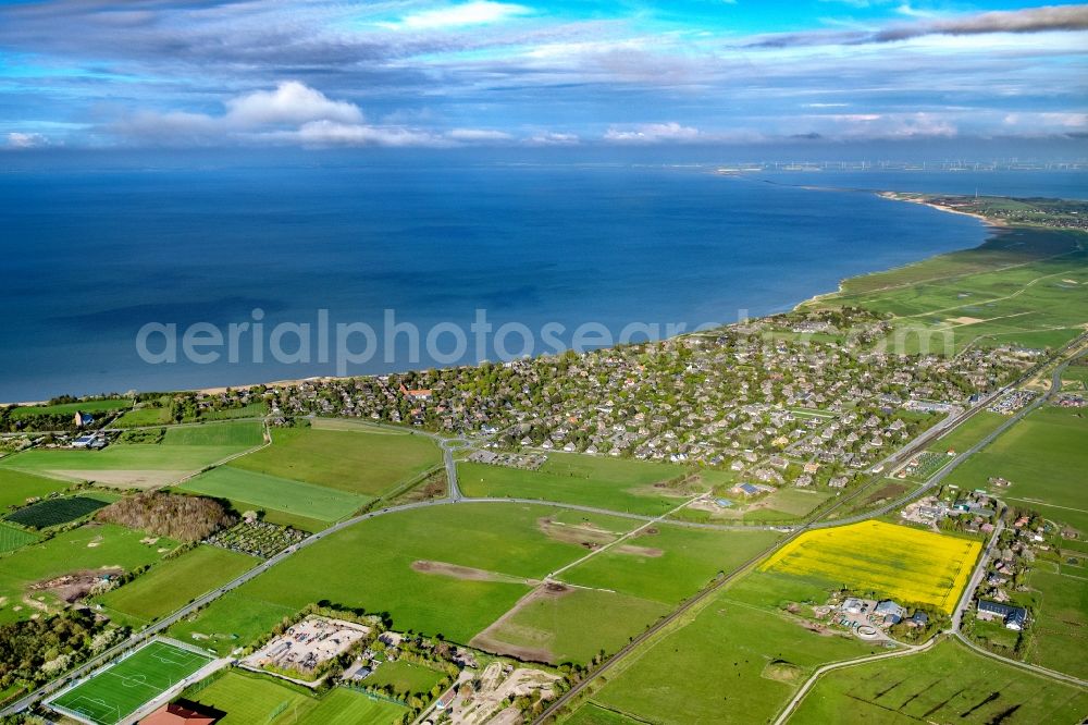 Sylt from the bird's eye view: Townscape on the seacoast in Keitum at the island Sylt in the state Schleswig-Holstein, Germany