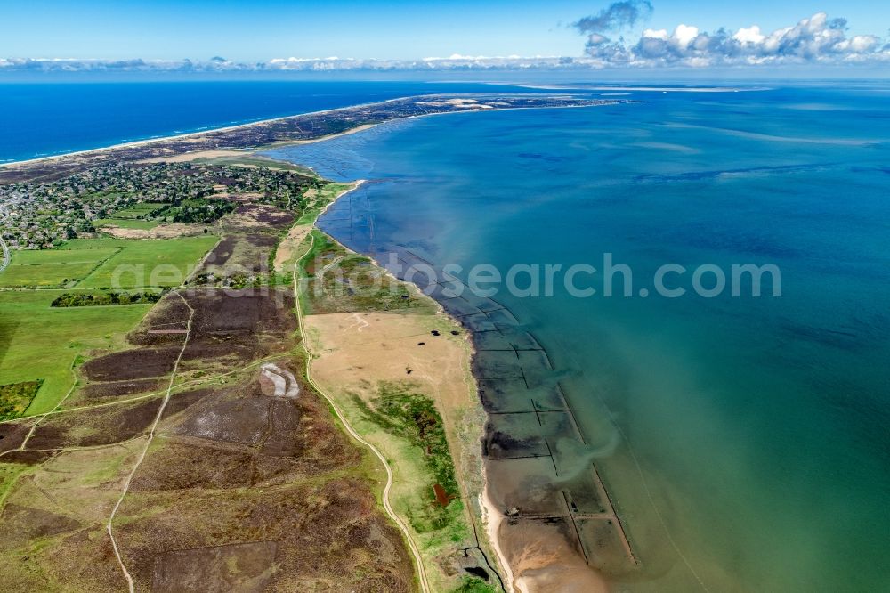 Aerial photograph Wenningstedt-Braderup (Sylt) - Townscape on the seacoast in the district Braderup in Wenningstedt-Braderup (Sylt) at the island Sylt in the state Schleswig-Holstein, Germany