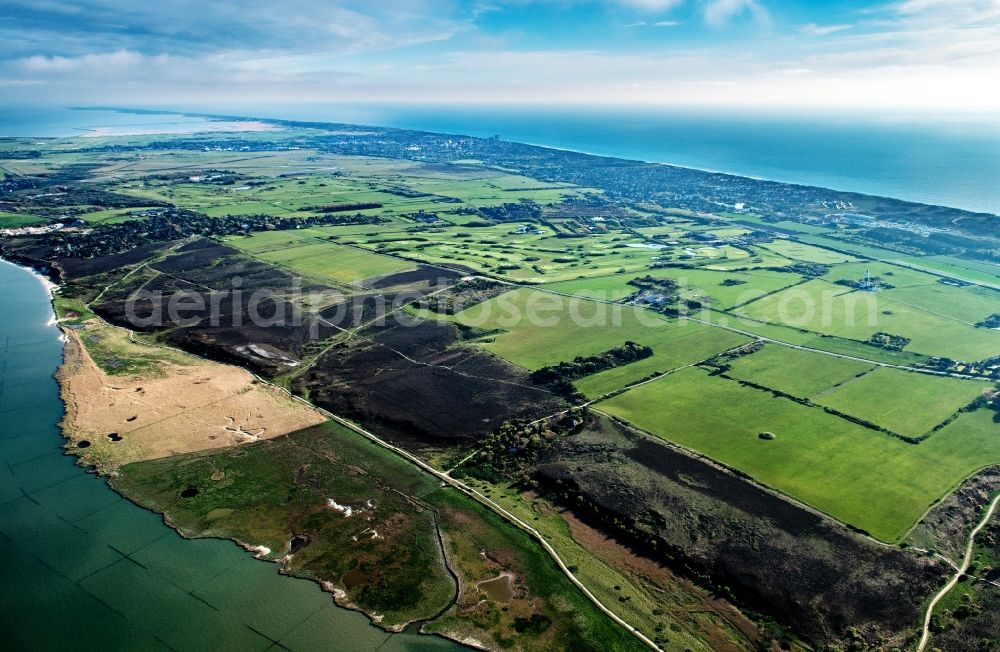 Aerial photograph Wenningstedt-Braderup (Sylt) - Townscape on the seacoast in the district Braderup in Wenningstedt-Braderup (Sylt) at the island Sylt in the state Schleswig-Holstein, Germany