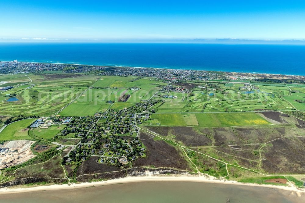 Aerial image Wenningstedt-Braderup (Sylt) - Townscape on the seacoast in the district Braderup in Wenningstedt-Braderup (Sylt) at the island Sylt in the state Schleswig-Holstein, Germany