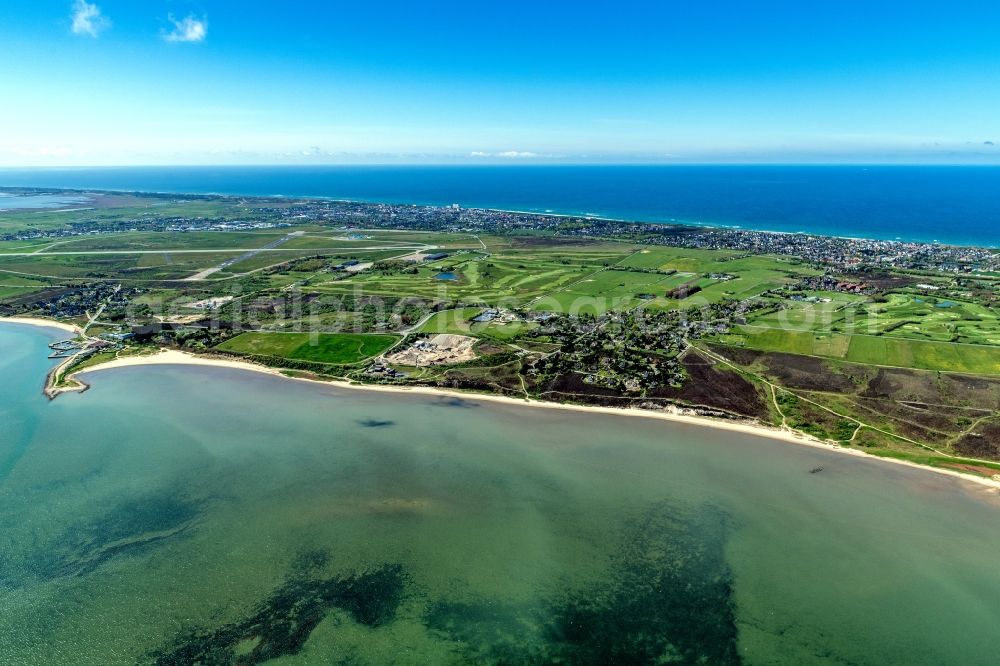 Aerial photograph Wenningstedt-Braderup (Sylt) - Townscape on the seacoast in the district Braderup in Wenningstedt-Braderup (Sylt) at the island Sylt in the state Schleswig-Holstein, Germany