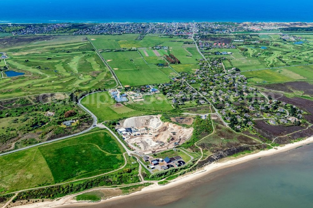 Wenningstedt-Braderup (Sylt) from the bird's eye view: Townscape on the seacoast in the district Braderup in Wenningstedt-Braderup (Sylt) at the island Sylt in the state Schleswig-Holstein, Germany