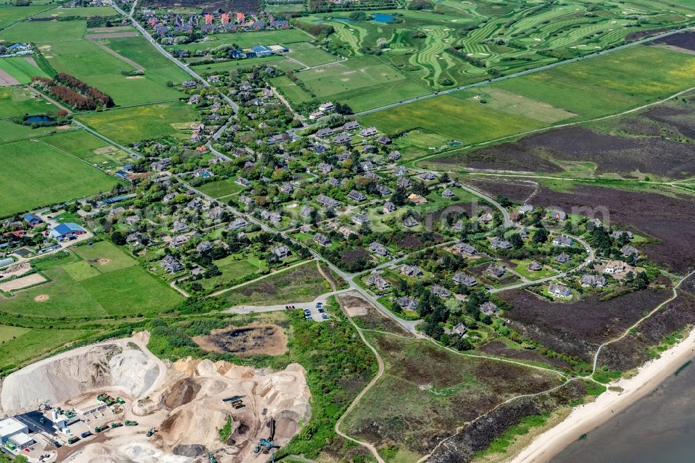 Aerial image Wenningstedt-Braderup (Sylt) - Townscape on the seacoast in the district Braderup in Wenningstedt-Braderup (Sylt) at the island Sylt in the state Schleswig-Holstein, Germany