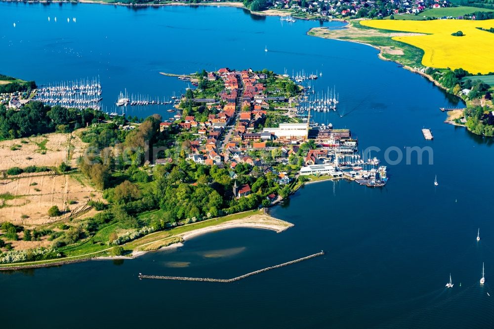 Arnis from the bird's eye view: Townscape on the seacoast of the Baltic Sea in Arnis in the state Schleswig-Holstein, Germany