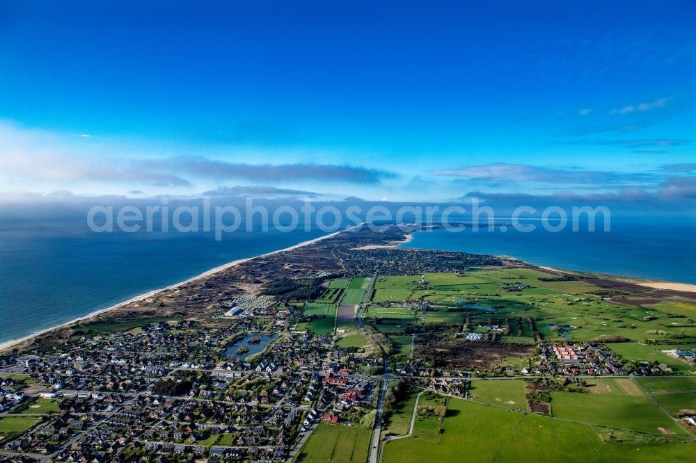 Aerial image Wenningstedt (Sylt) - Townscape on the seacoast in Wenningstedt (Sylt) on Island Sylt in the state Schleswig-Holstein, Germany