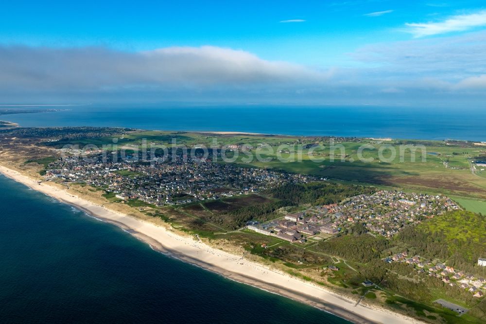 Aerial photograph Wenningstedt (Sylt) - Townscape on the seacoast in Wenningstedt (Sylt) on Island Sylt in the state Schleswig-Holstein, Germany