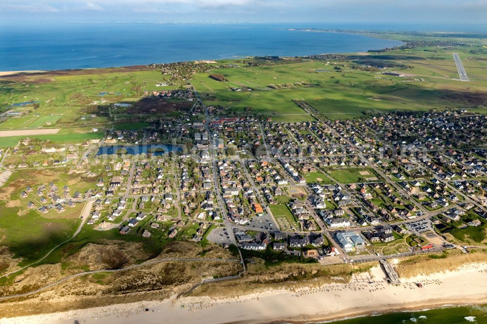 Aerial image Wenningstedt (Sylt) - Townscape on the seacoast in Wenningstedt (Sylt) on Island Sylt in the state Schleswig-Holstein, Germany