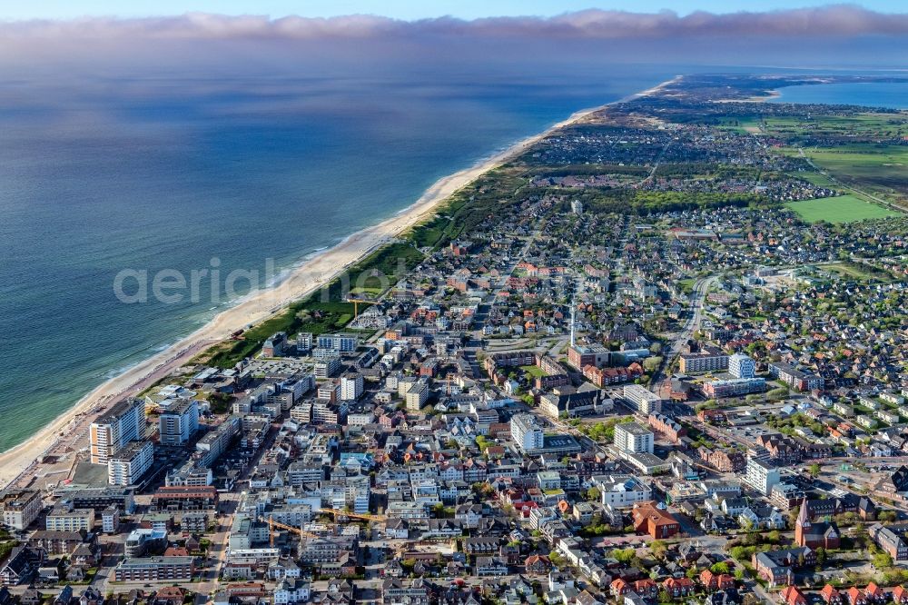 Westerland from the bird's eye view: Townscape on the seacoast in Westerland at the island Sylt in the state Schleswig-Holstein, Germany