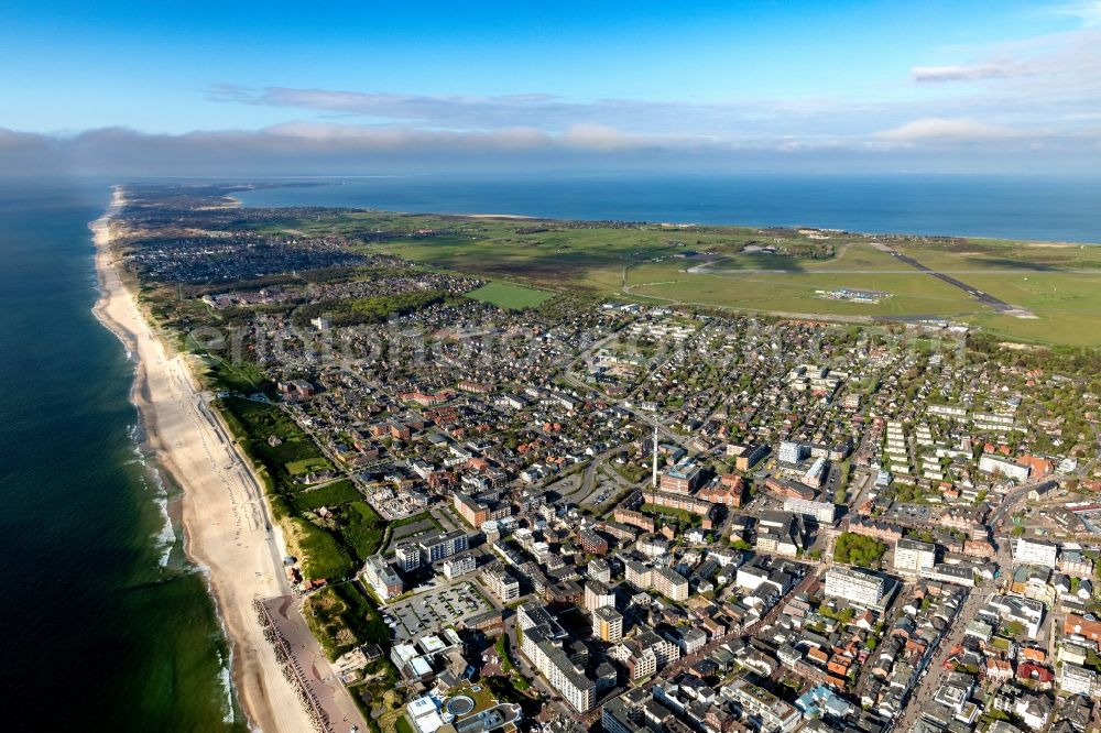 Aerial photograph Westerland - Townscape on the seacoast in Westerland at the island Sylt in the state Schleswig-Holstein, Germany