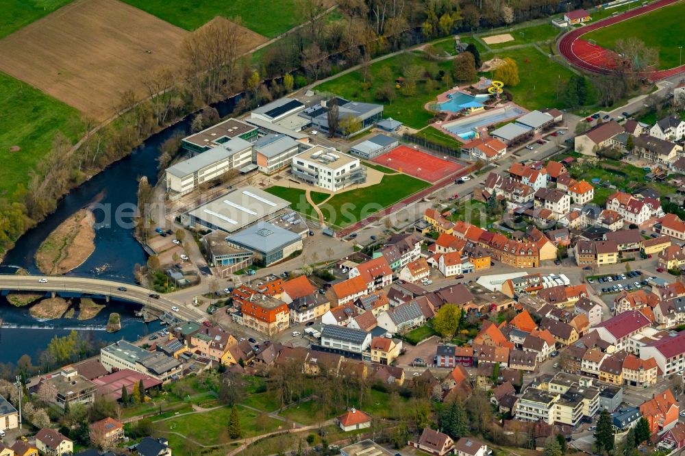 Niefern-Öschelbronn from the bird's eye view: Town View of the streets and houses of the residential areas in Niefern-Oeschelbronn in the state Baden-Wuerttemberg, Germany