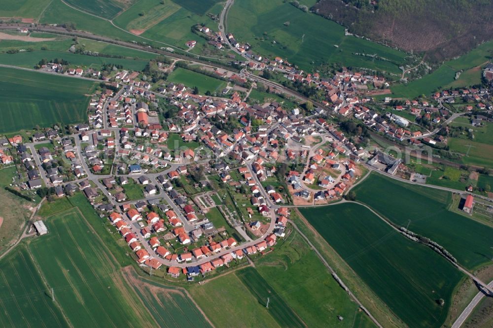 Aerial image Münchweiler an der Alsenz - Town View of the streets and houses of the residential areas in Muenchweiler an der Alsenz in the state Rhineland-Palatinate, Germany