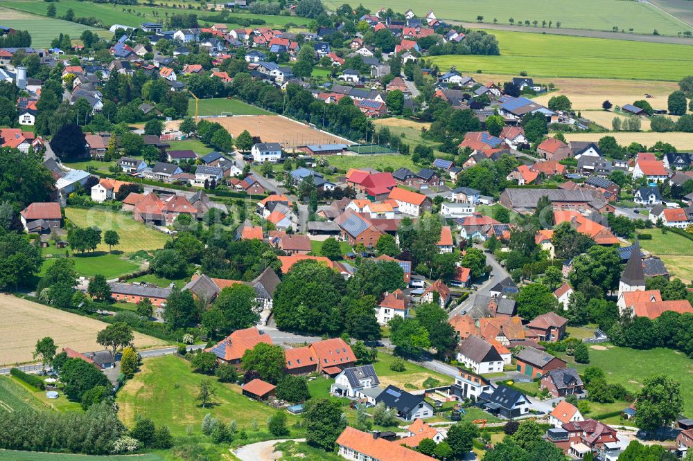 Mönninghausen from the bird's eye view: Town View of the streets and houses of the residential areas in Mönninghausen in the state North Rhine-Westphalia, Germany