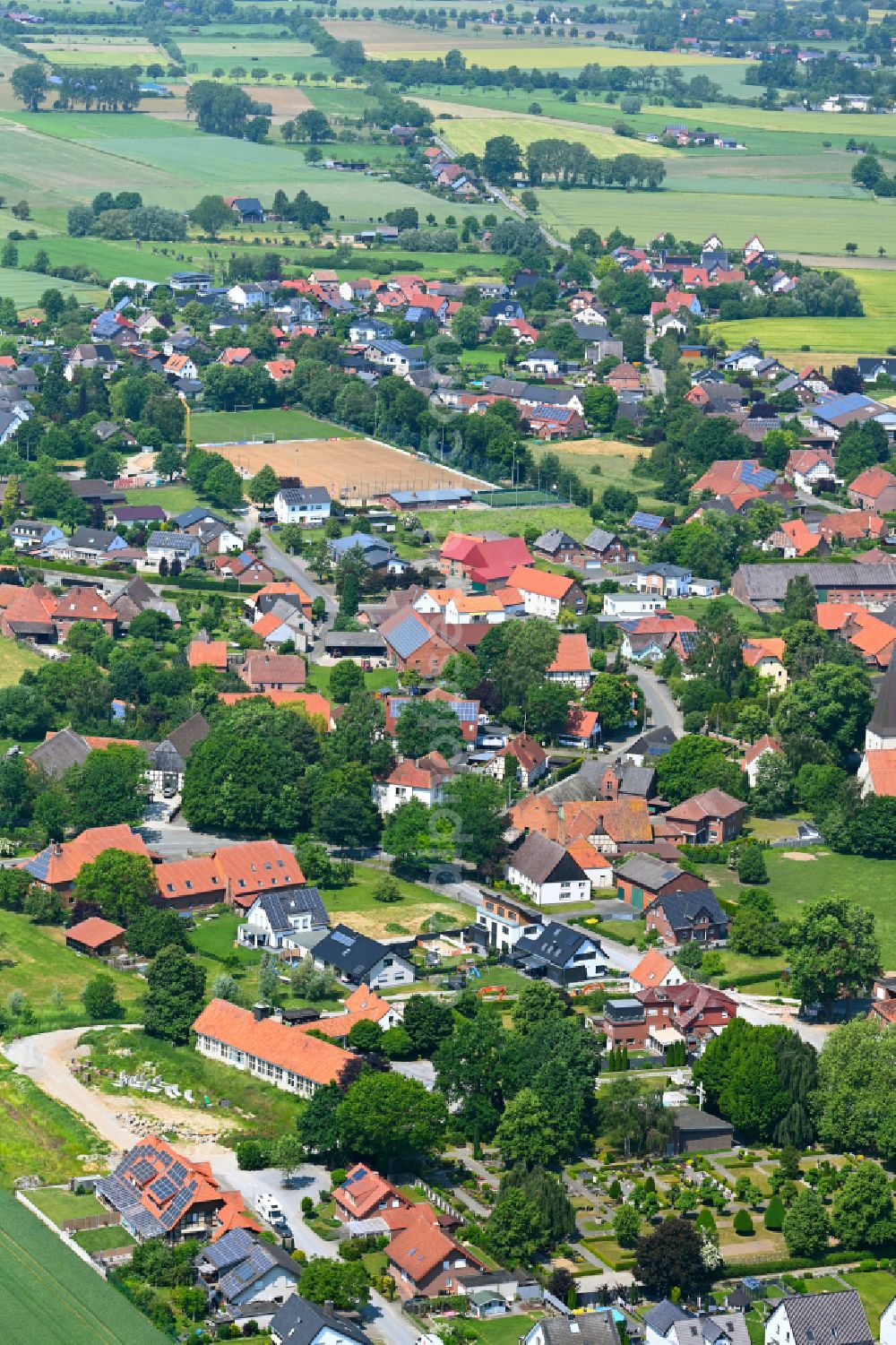 Aerial image Mönninghausen - Town View of the streets and houses of the residential areas in Mönninghausen in the state North Rhine-Westphalia, Germany