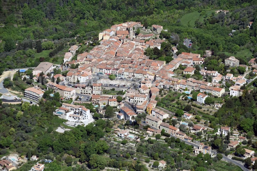 Montauroux from the bird's eye view: Town View of the streets and houses of the residential areas in Montauroux in Provence-Alpes-Cote d'Azur, France