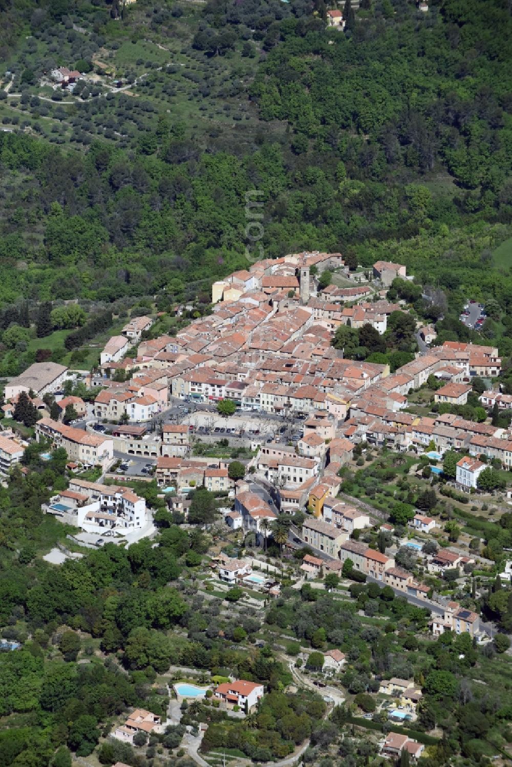 Aerial photograph Montauroux - Town View of the streets and houses of the residential areas in Montauroux in Provence-Alpes-Cote d'Azur, France