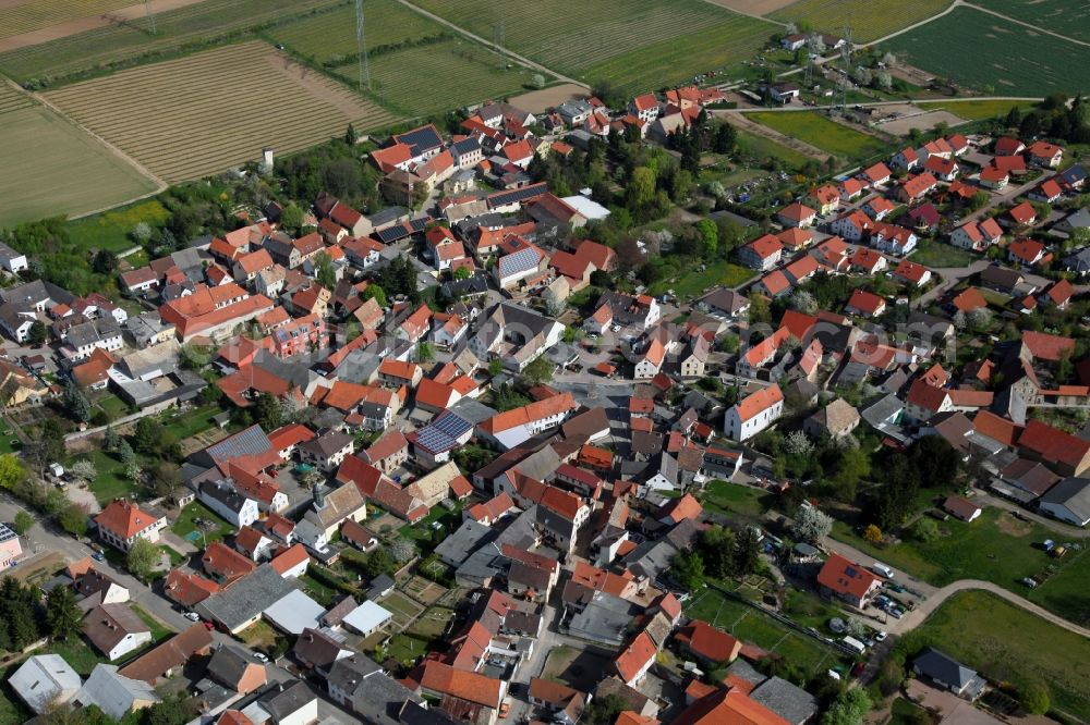 Monzernheim from the bird's eye view: Townscape of Monzernheim is a municipality in the district Alzey-Worms in Rhineland-Palatinate