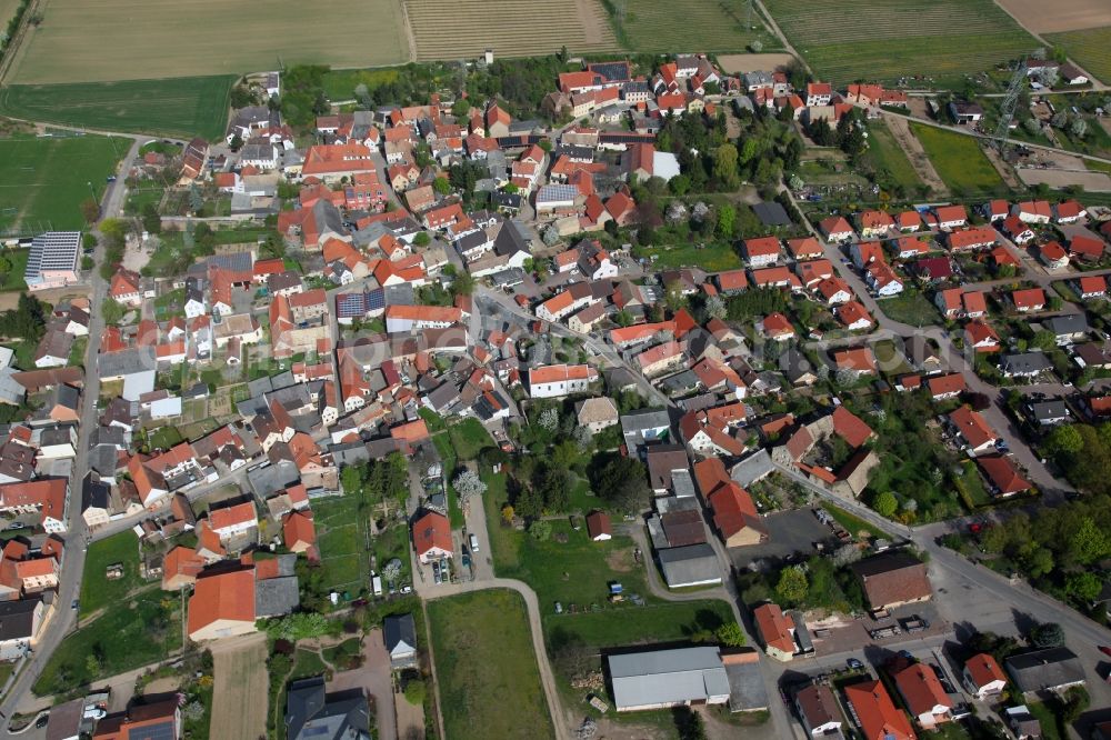 Monzernheim from the bird's eye view: Townscape of Monzernheim is a municipality in the district Alzey-Worms in Rhineland-Palatinate