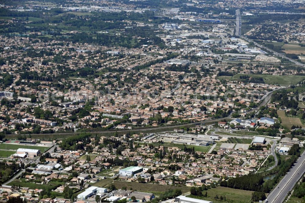 Morieres-les-Avignon from the bird's eye view: Town View of the streets and houses of the residential areas in Morieres-les-Avignon in Provence-Alpes-Cote d'Azur, France