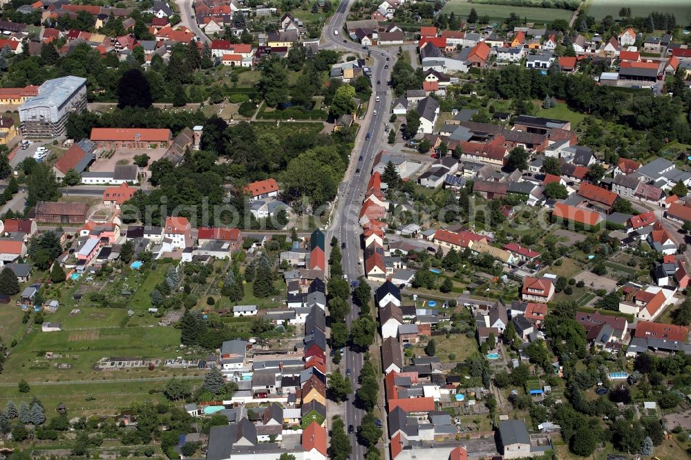 Mosigkau from the bird's eye view: Town View of the streets and houses of the residential areas in Mosigkau in the state Saxony-Anhalt, Germany