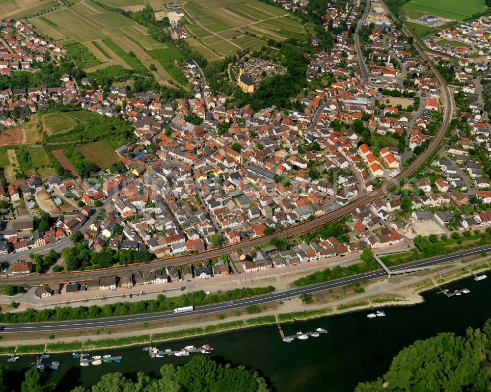 Aerial image Nackenheim - View at Nackenheim in the state of Rhineland-Palatinate. Nackenheim is located along the Rhine and the border of the states of Rhineland Palatinate and Hesse