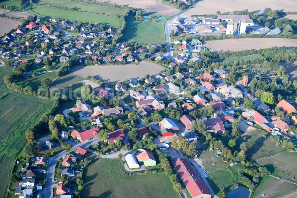 Neuengörs from the bird's eye view: Town View of the streets and houses of the residential areas in Neuengoers in the state Schleswig-Holstein, Germany