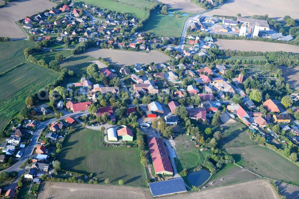 Aerial photograph Neuengörs - Town View of the streets and houses of the residential areas in Neuengoers in the state Schleswig-Holstein, Germany