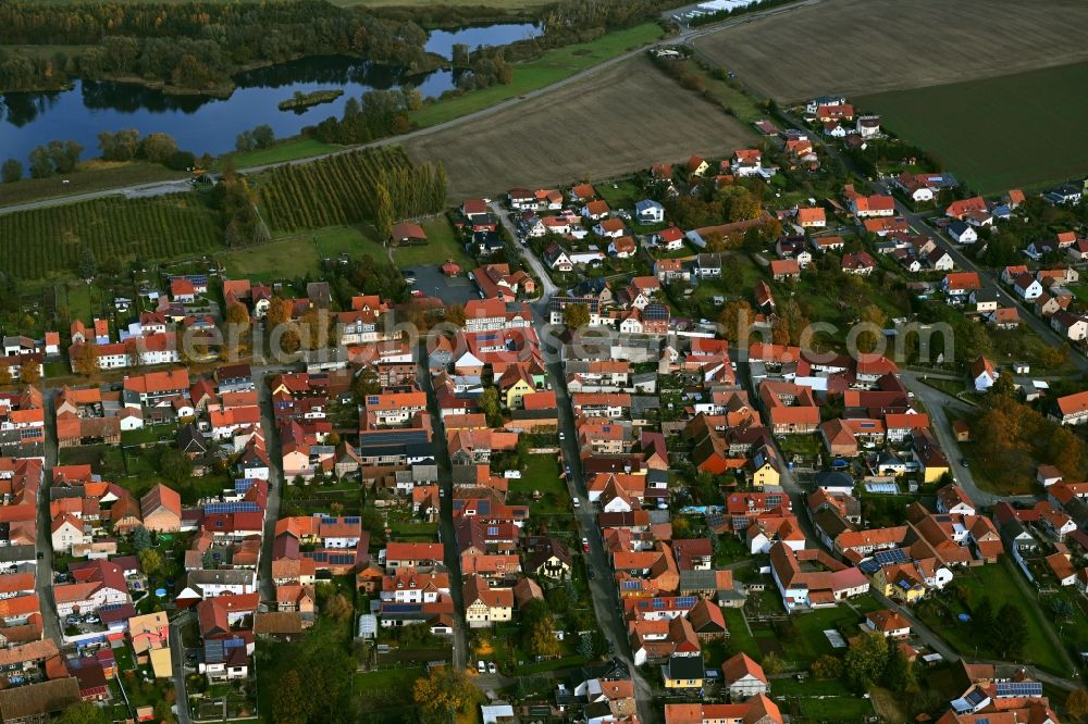 Niederdorla from the bird's eye view: Town View of the streets and houses of the residential areas in Niederdorla in the state Thuringia, Germany