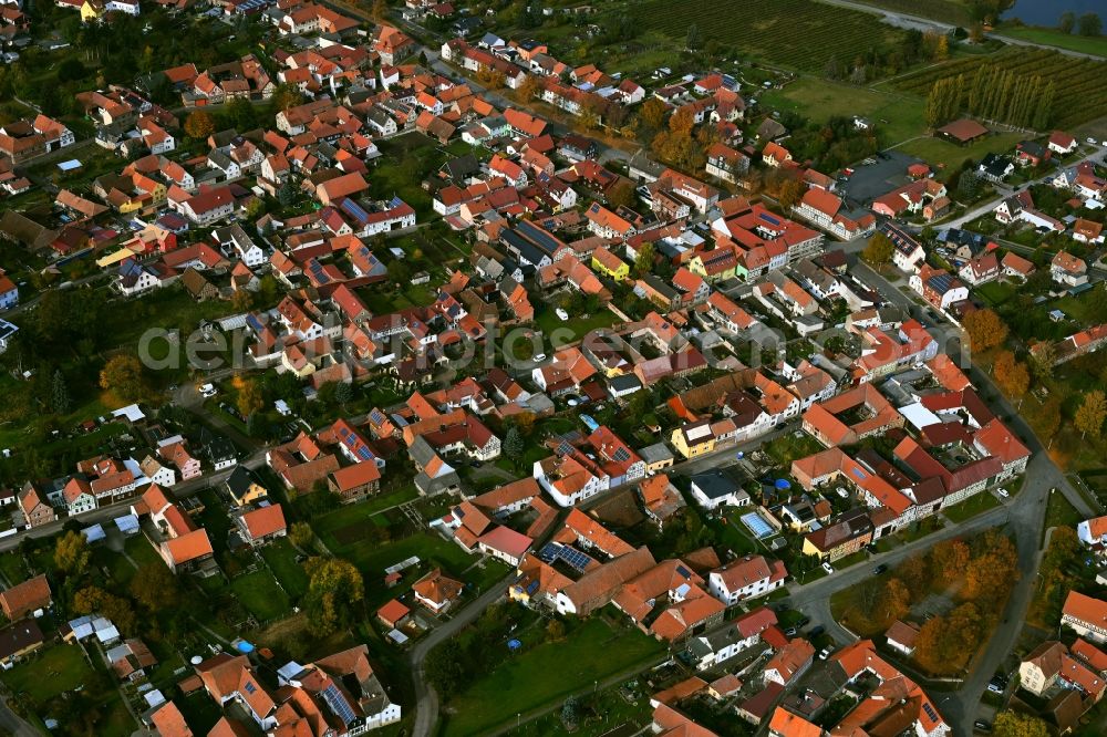 Niederdorla from the bird's eye view: Town View of the streets and houses of the residential areas in Niederdorla in the state Thuringia, Germany