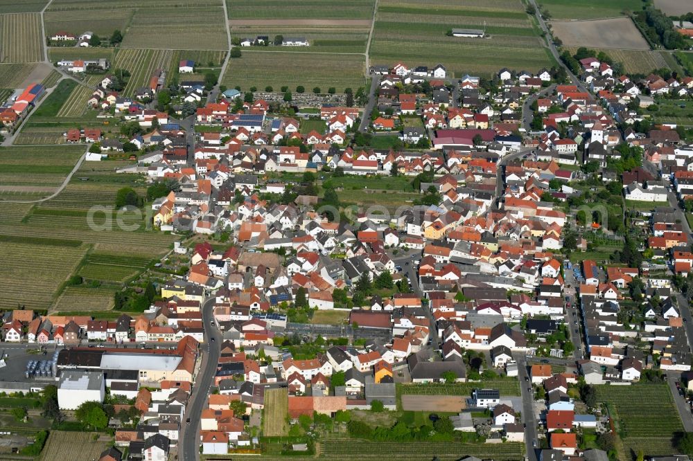 Aerial image Niederkirchen bei Deidesheim - Town View of the streets and houses of the residential areas in Niederkirchen bei Deidesheim in the state Rhineland-Palatinate, Germany