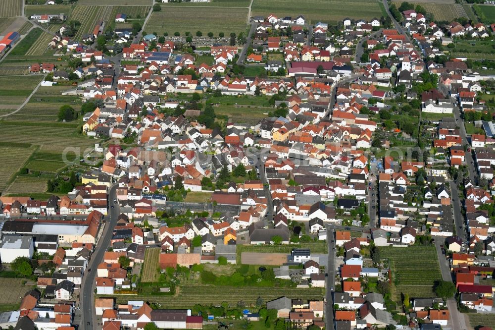 Niederkirchen bei Deidesheim from above - Town View of the streets and houses of the residential areas in Niederkirchen bei Deidesheim in the state Rhineland-Palatinate, Germany