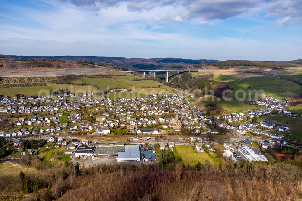 Nuttlar from the bird's eye view: City view of the streets and houses of the residential areas with Talbruecke Nuttlar in Nuttlar in the Sauerland in the state North Rhine-Westphalia, Germany