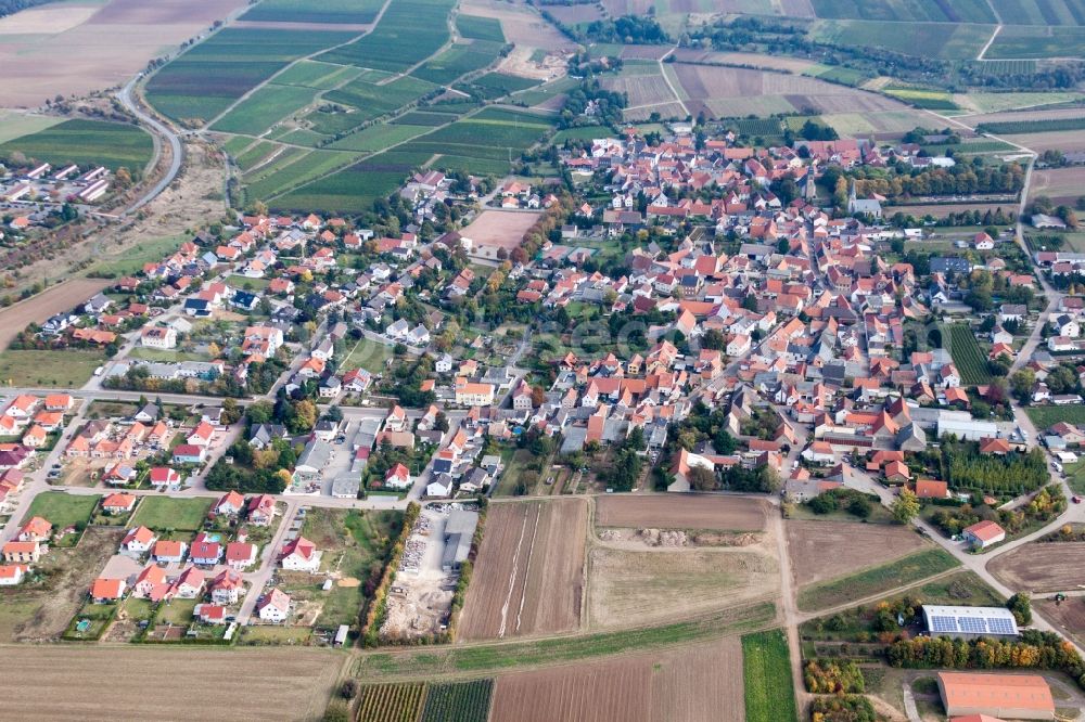 Ober-Flörsheim from above - Town View of the streets and houses of the residential areas in Ober-Floersheim in the state Rhineland-Palatinate, Germany