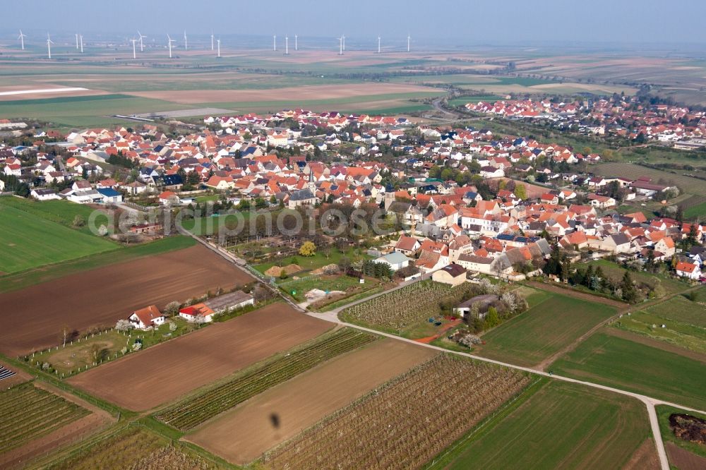 Ober-Flörsheim from the bird's eye view: Town View of the streets and houses of the residential areas in Ober-Floersheim in the state Rhineland-Palatinate, Germany