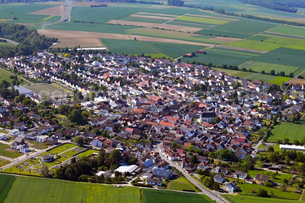 Aerial photograph Ober-Wöllstadt - Town View of the streets and houses of the residential areas in Ober-Woellstadt in the state Hesse, Germany