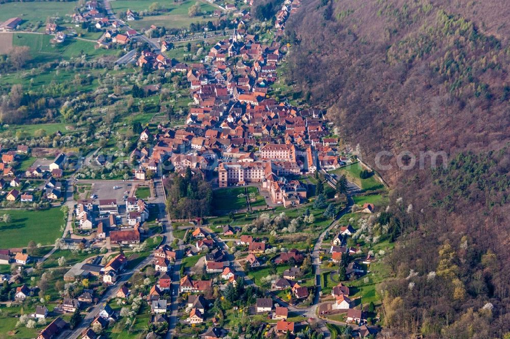 Aerial photograph Oberbronn - Town View of the streets and houses of the residential areas in Oberbronn in Grand Est, France